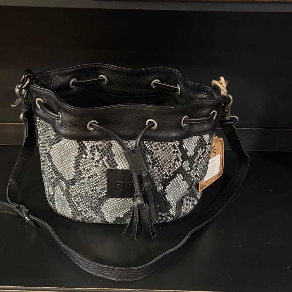 Elegant Black and Gray Snakeskin Crossbody Bag